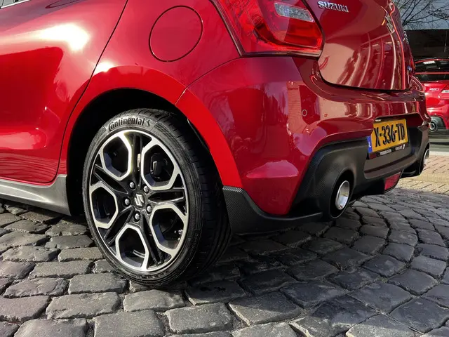 Suzuki Swift 1.4 Sport Smart Hybrid 2021 Benzine 32