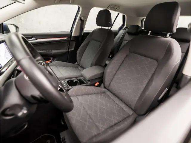 Volkswagen Golf 1.0 eTSI Sport 2022 Benzine 13