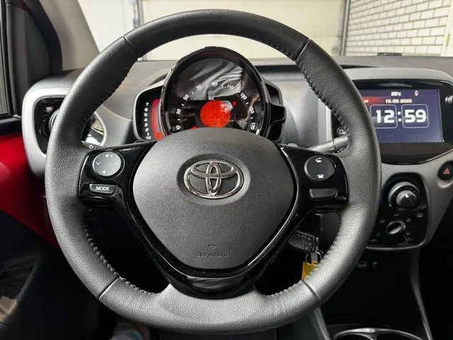 Toyota Aygo 1.0 VVT-i x-play automaat 2021 Benzine 17