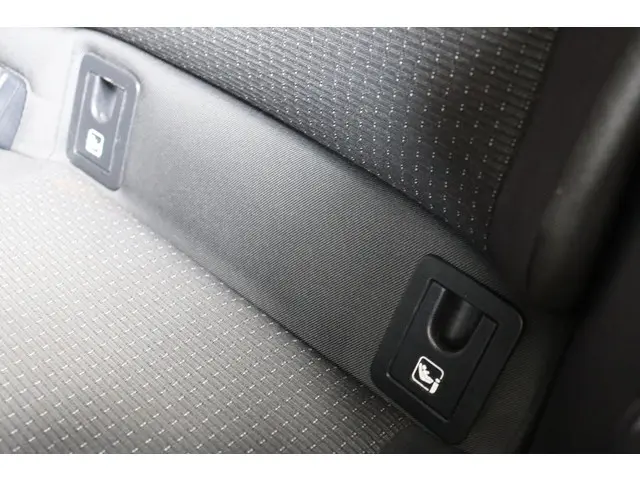 Toyota C-HR 1.8 Hybrid Dynamic, 2018 Hybride Benzine 33