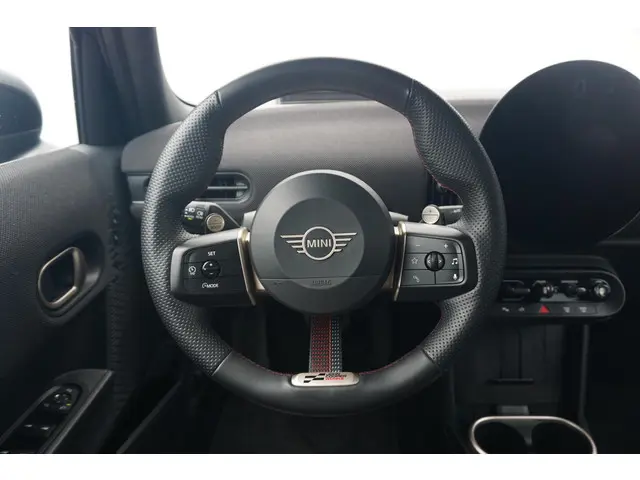 MINI 5-Deurs Cooper 2024 Benzine 11