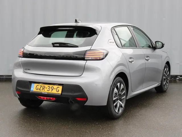 Peugeot 208 1.2 PureTech 75 Style 2025 Benzine 6