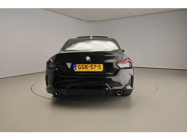 BMW 2 Serie Coupe 230i 2024 Benzine 3