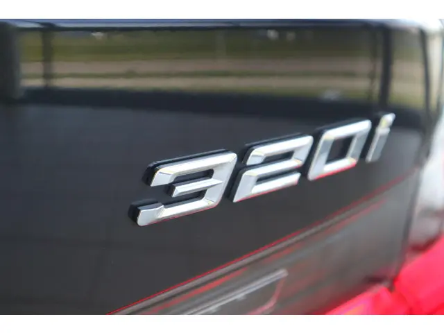 BMW 3 Serie Touring 320i 2020 Benzine 25