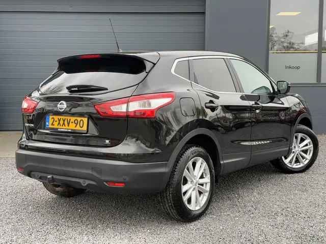 Nissan QASHQAI 1.2 Premier Edition 2014 Benzine 2