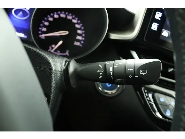 Toyota C-HR 1.8 Hybrid Dynamic 2018 Hybride Benzine 32