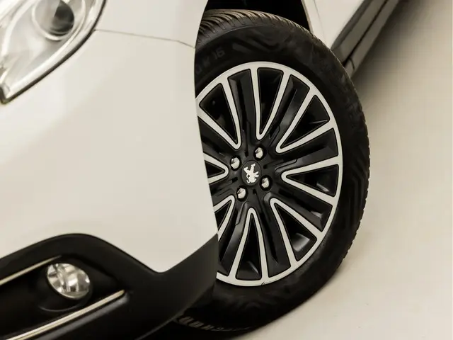 Peugeot 2008 1.2 PureTech Sport 2015 Benzine 29