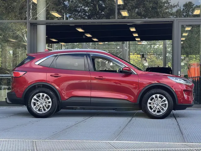 Ford Kuga 2.5 PHEV Titanium 2022 Hybride Benzine 18