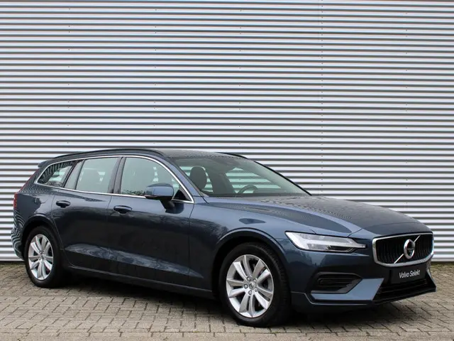 Volvo V60 2.0 B3 Momentum Business 2022 Benzine 3