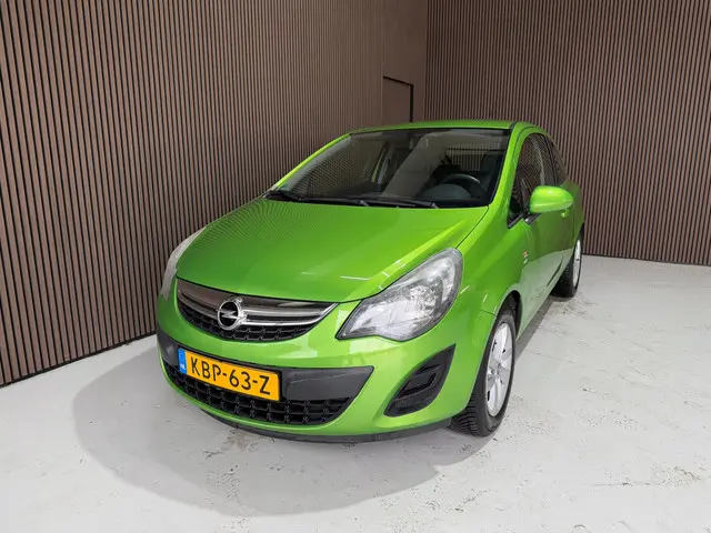 Opel Corsa Unieke kleur 1.2-16V Selection 2014 Benzine