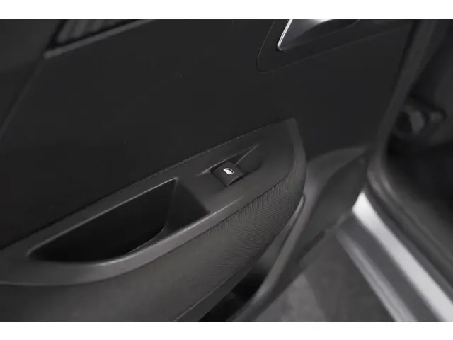 Peugeot e-2008 EV Active 50 kWh 2022 Elektrisch 27