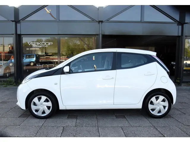 Toyota Aygo 1.0 VVT-i x-play 2016 Benzine 5