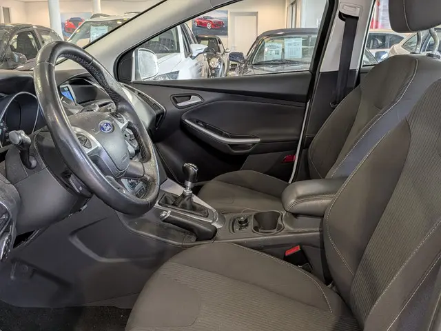 Ford Focus Wagon 1.0 EcoBoost Trend 2013 Benzine 6