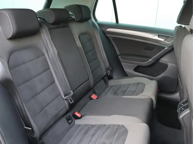 Volkswagen Golf 1.0 TSI Highline R-line 2017 Benzine 26