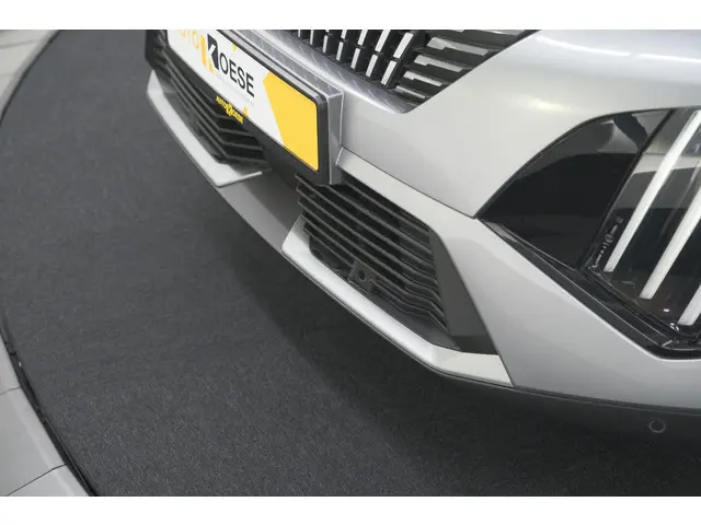 Peugeot 2008 1.2 Hybrid 145 Allure 2025 Hybride Benzine 18