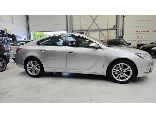 Opel Insignia 2.8 T Cosmo 4x4 2012 Benzine 4