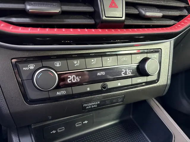 SEAT Ibiza 1.5 TSI 150 pk Sport DSG 2023 Benzine 18