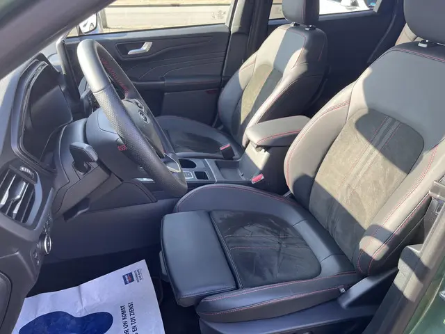 Ford Kuga 2.5 PHEV ST-Line X 2025 Hybride Benzine 6