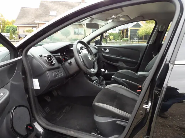 Renault Clio 0.9 TCe Intens / Rijklaarprijs 2016 Benzine 12
