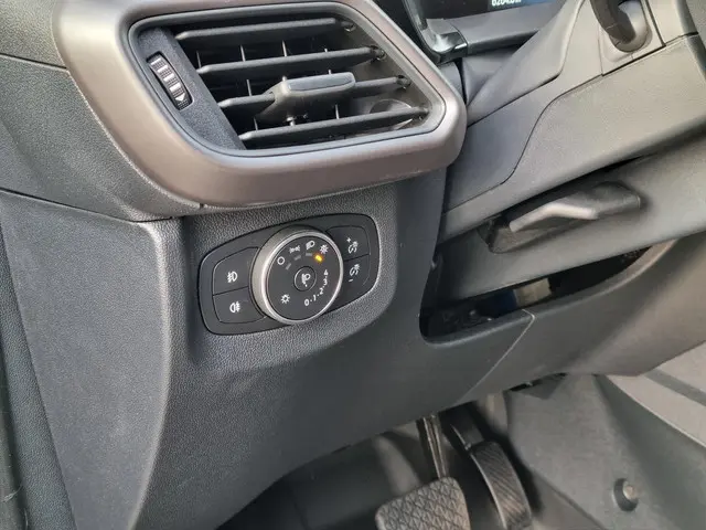Ford Transit Courier 1.0 EcoBoost Limited 2024 Benzine 32