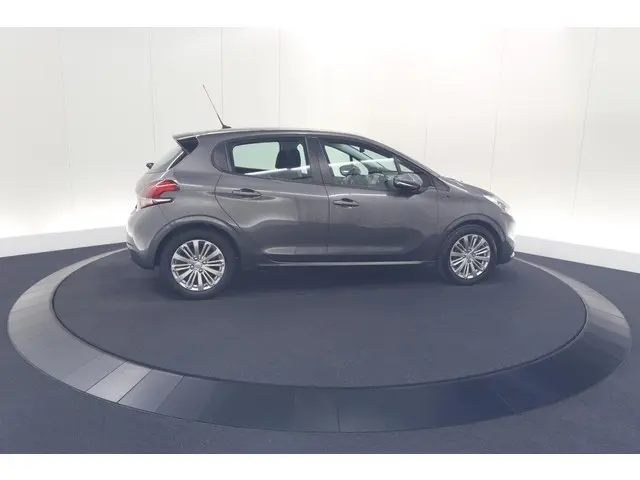 Peugeot 208 PureTech 82 Signature 2018 Benzine 9