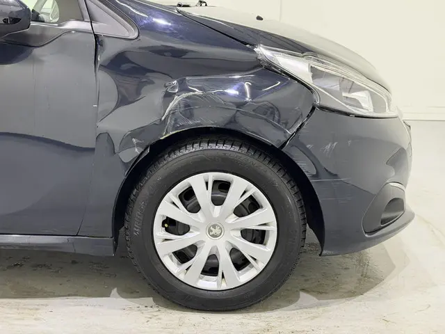 Peugeot 208 HB 1.2 PureTech Blue Lion 2017 Benzine 19