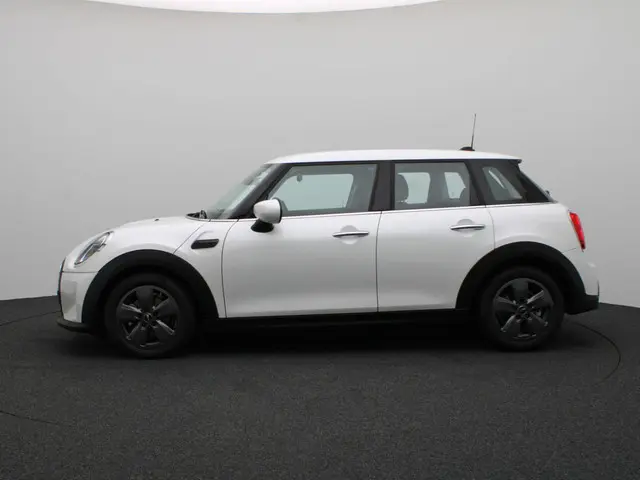 MINI 5-Deurs Cooper 2024 Benzine 4