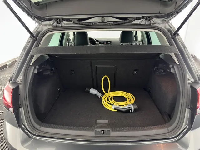 Volkswagen e-Golf (SOH-100%) 2017 Elektrisch 10