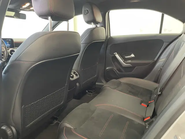 Mercedes-Benz A-Klasse 200 AMG-Line 2019 Benzine 9