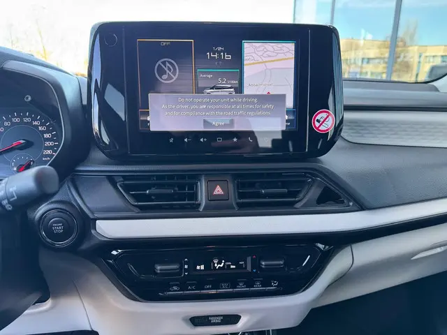 Suzuki Swift 1.2 Select Smart Hybrid 2025 Benzine 18