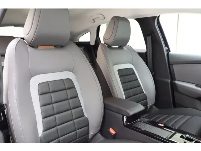 Citroën C4 1.2 Hybrid 145pk Collection 2025 Benzine 7