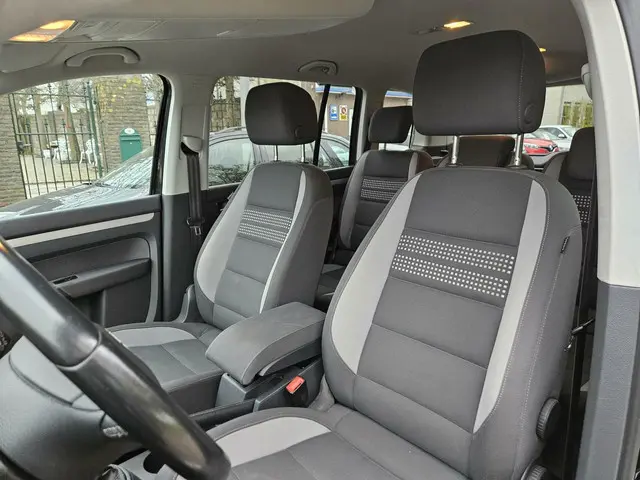 Volkswagen Touran 1.2 TSI Highline Life 2013 Benzine 13