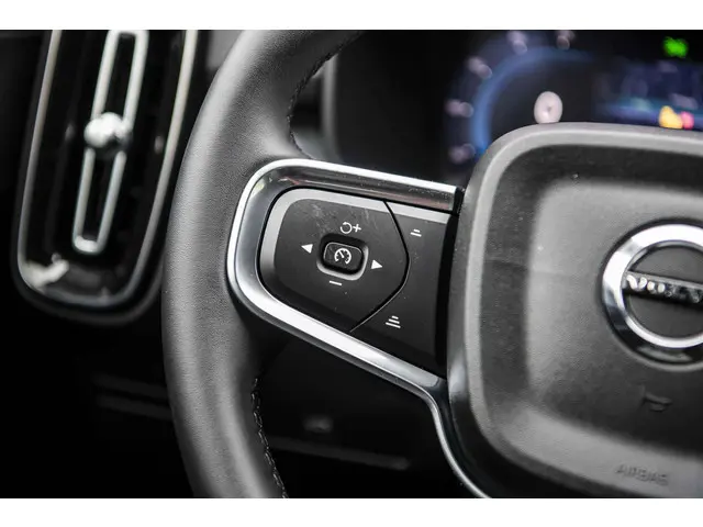 Volvo XC40 2.0 B4 Plus Dark 2025 Benzine 24