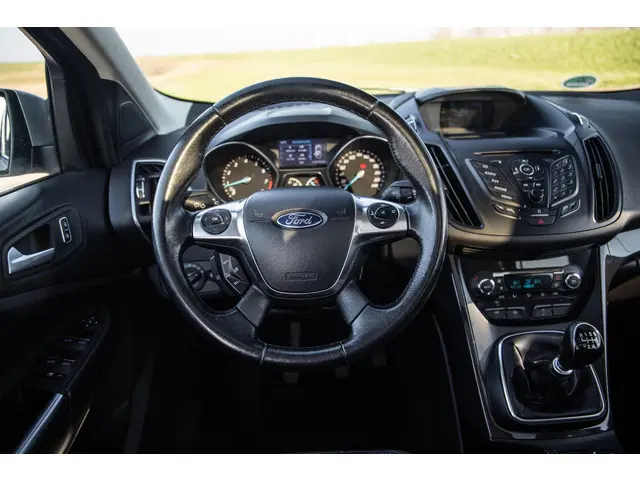 Ford Kuga 1.6 Titanium 2013 Benzine 17