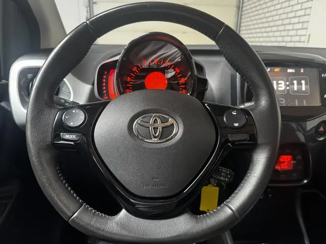 Toyota Aygo 1.0 VVT-i x-clusiv Cabrio 2017 Benzine 17