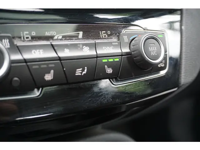 BMW X1 xDrive25e 2022 Hybride Benzine 16