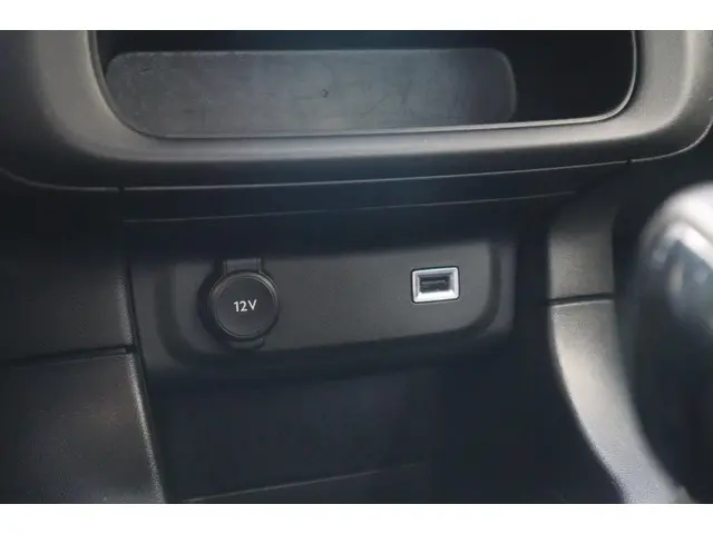 Citroën C3 1.2 PureTech C-Series | CARPLAY | 2023 Benzine 14