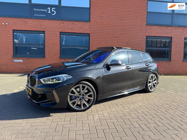 BMW 1 Serie M135i xDrive High Executive 2020 Benzine