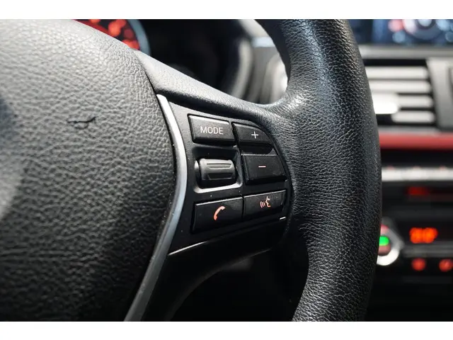 BMW 3 Serie Touring 316i High Executive 2014 Benzine 19