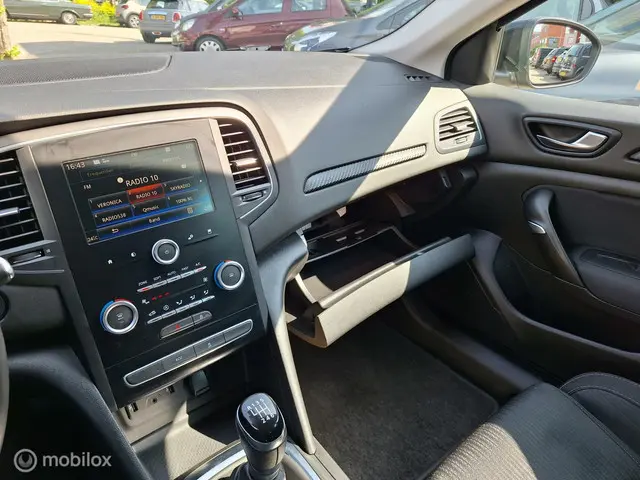 Renault Mégane Estate 1.2 TCe LIMITED 2018 Benzine 23
