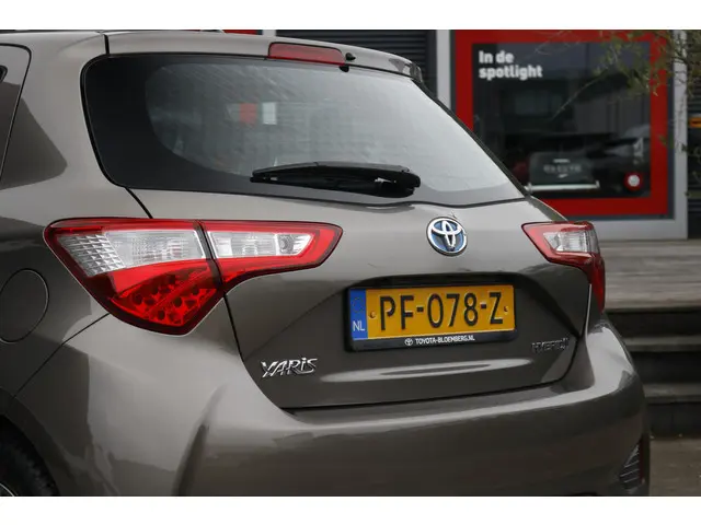 Toyota Yaris 1.5 Hybrid Executive 2017 Hybride Benzine 7