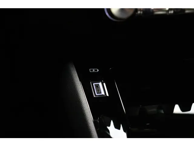 Peugeot e-2008 EV GT 54 kWh 2024 Elektrisch 32