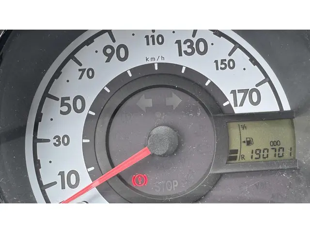 Peugeot 107 1.0 Active 2012 Benzine 7