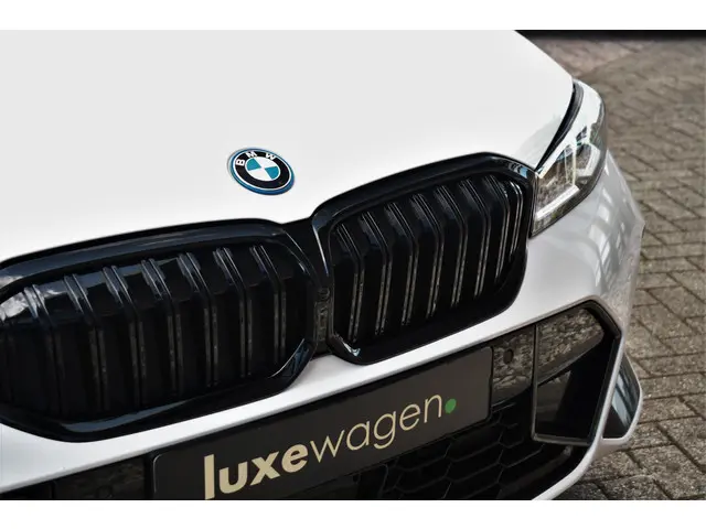 BMW 3 Serie Touring 330e M-Sport 2023 Hybride Benzine 57