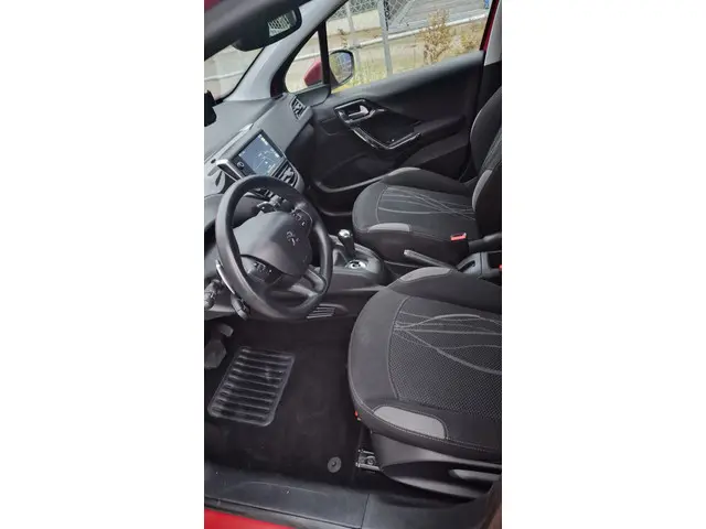 Peugeot 208 1.2 e-VTi Envy 2014 Benzine 10