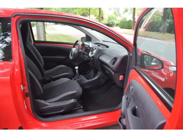 Peugeot 108 1.0 VTi Active 2015 Benzine 12