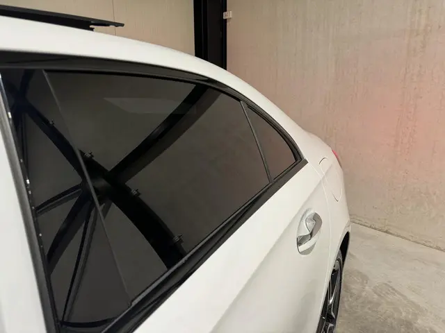 Mercedes-Benz A-Klasse 250 e AMG 2020 Hybride Benzine 24