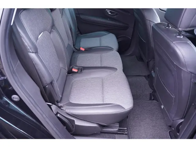 Renault Grand Scénic 1.3 TCe Techno 7p. 2022 Benzine 32