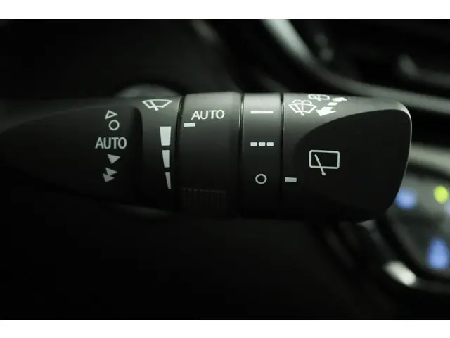 Toyota C-HR 1.8 Hybrid Dynamic 2017 Hybride Benzine 32