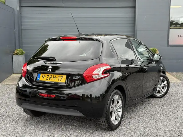 Peugeot 208 1.2 PureTech Allure 2015 Benzine 4